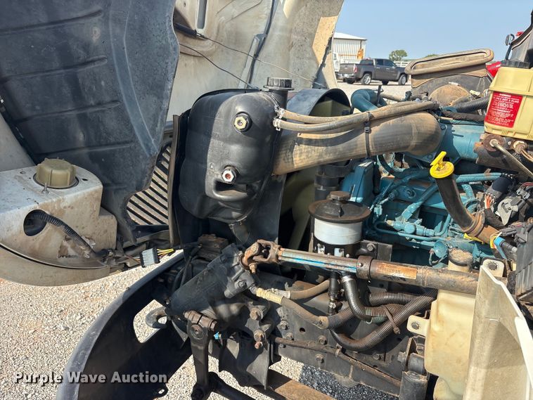 image for item EU5741 2005 International 4300 utility / service truck