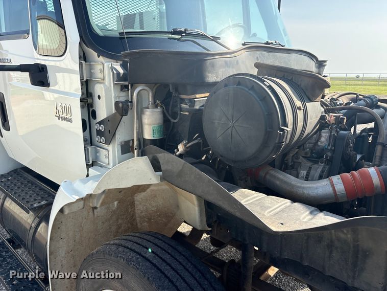 image for item EU5741 2005 International 4300 utility / service truck