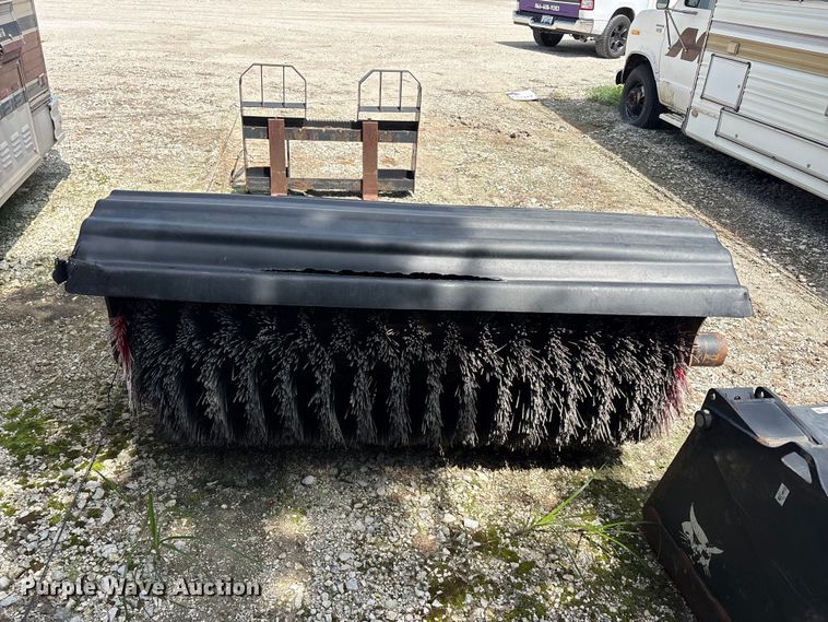 image for item EU5754 2024 Bobcat 68 angle broom skid steer broom