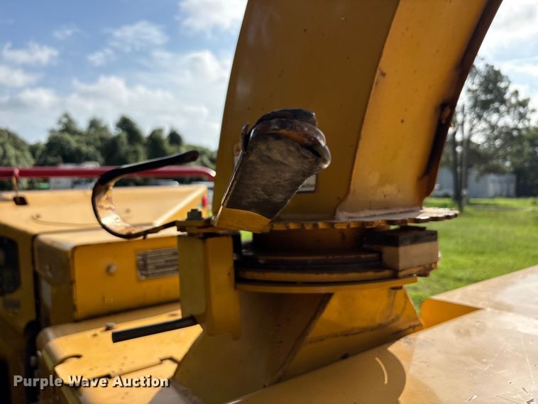 image for item EU5763 2013 Vermeer BC1000XL wood chipper