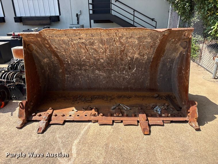 image for item EU5770 Caterpillar 963 track loader bucket