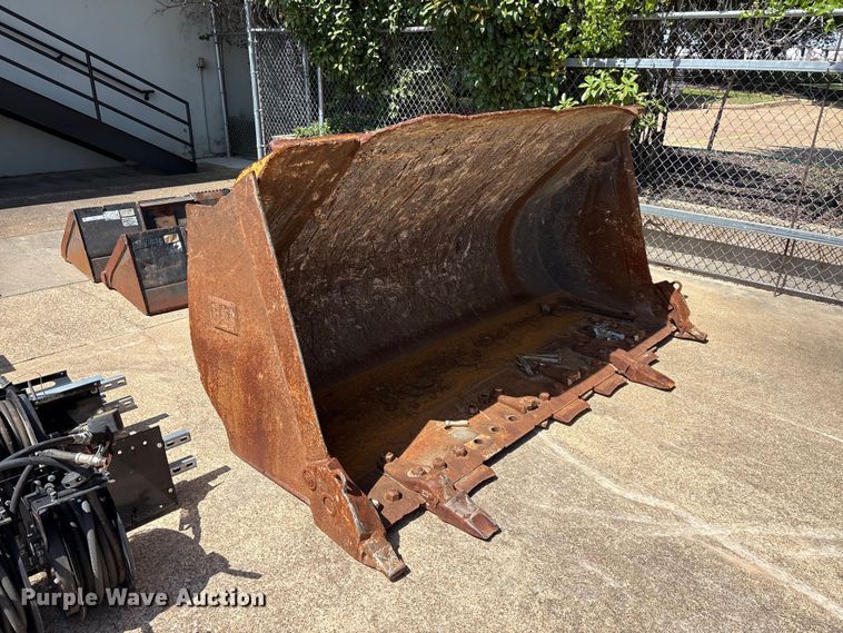 image for item EU5770 Caterpillar 963 track loader bucket