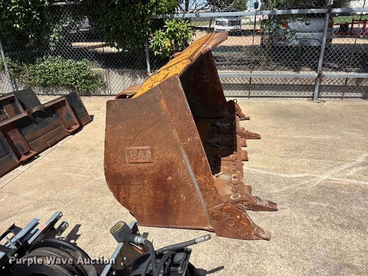 image for item EU5770 Caterpillar 963 track loader bucket