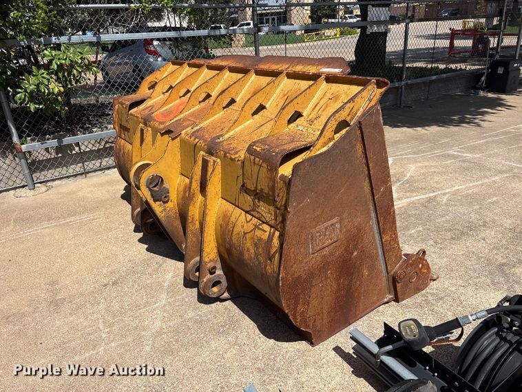 image for item EU5770 Caterpillar 963 track loader bucket