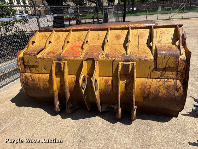 image for item EU5770 Caterpillar 963 track loader bucket