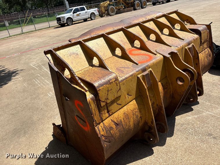 image for item EU5770 Caterpillar 963 track loader bucket