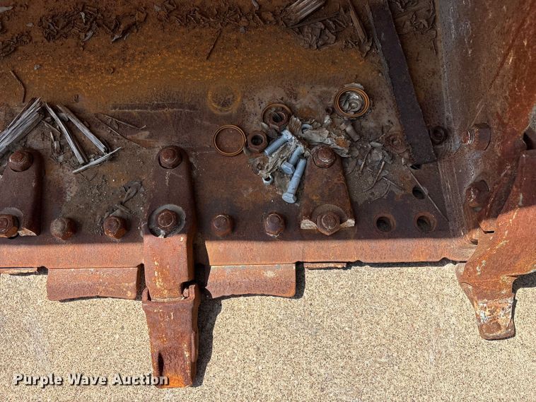 image for item EU5770 Caterpillar 963 track loader bucket