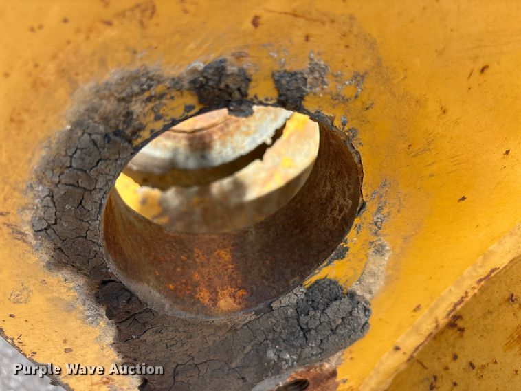 image for item EU5770 Caterpillar 963 track loader bucket