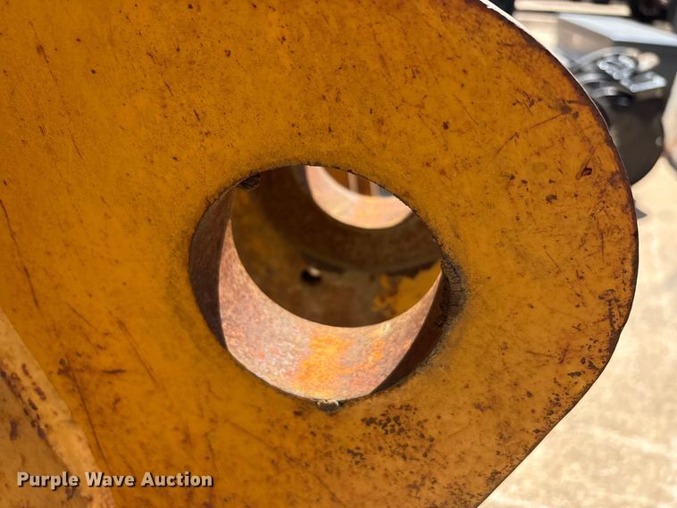 image for item EU5770 Caterpillar 963 track loader bucket