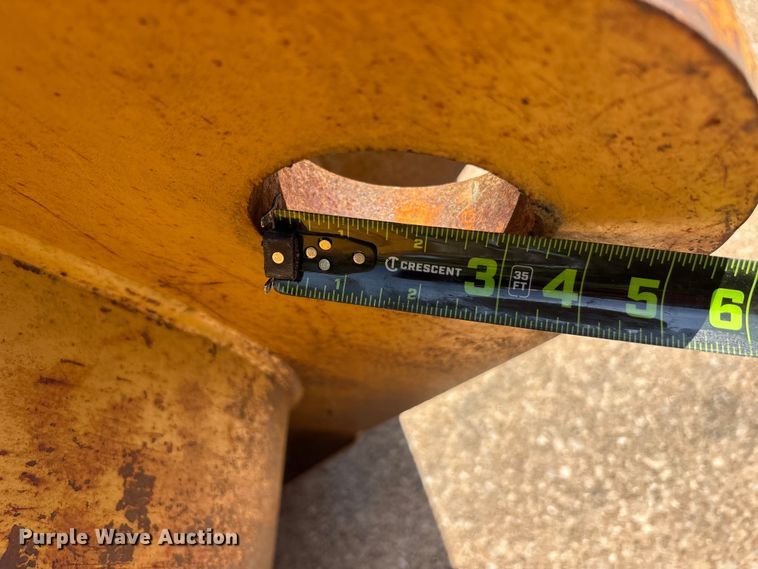 image for item EU5770 Caterpillar 963 track loader bucket