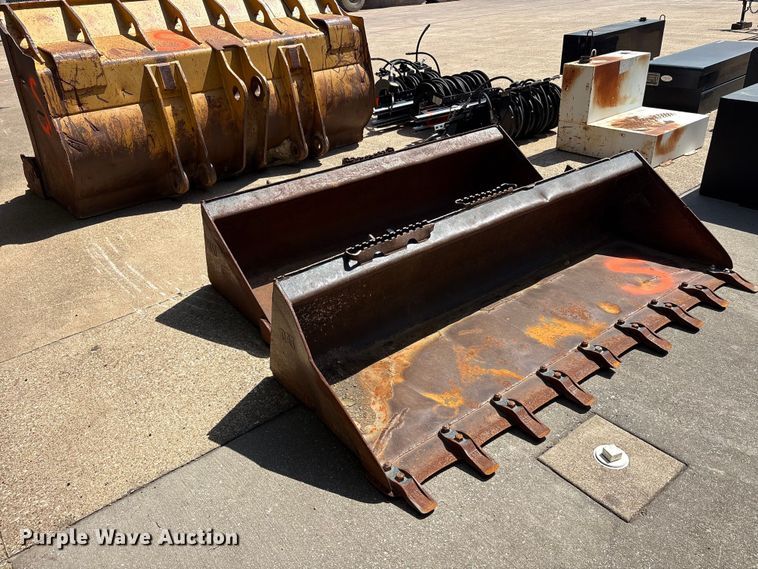 image for item EU5771 (2) Caterpillar skid steer buckets