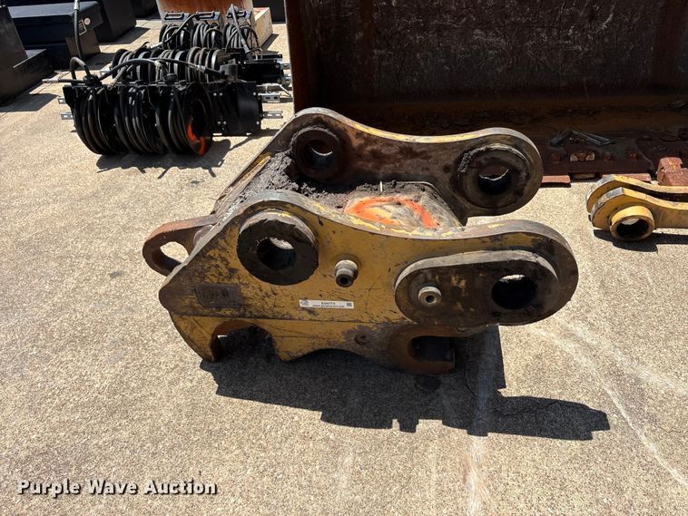 image for item EU5773 Caterpillar 390-1017 coupler