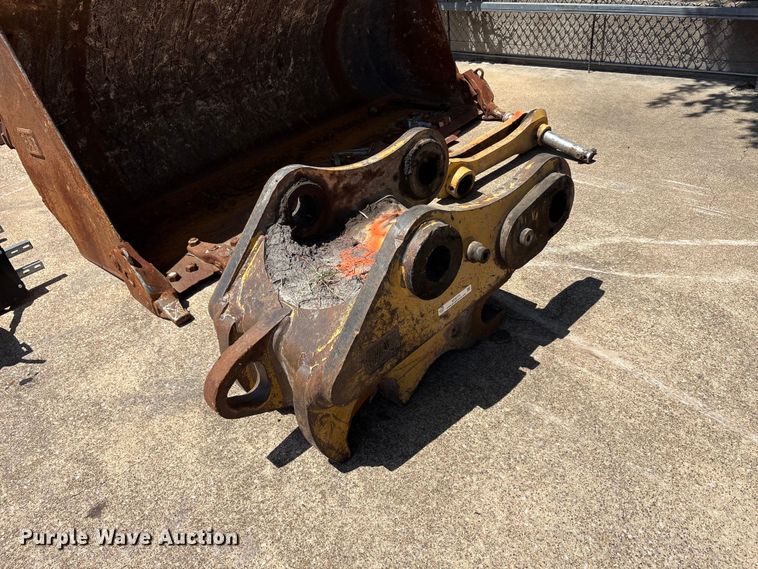 image for item EU5773 Caterpillar 390-1017 coupler