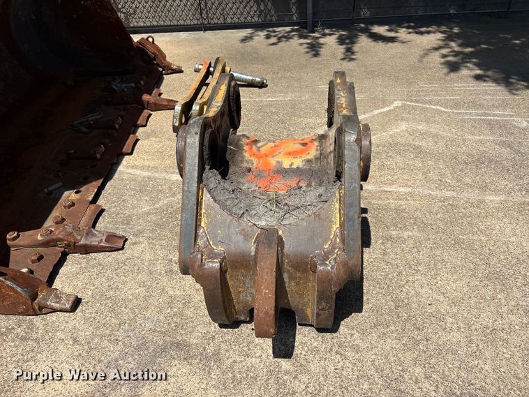 image for item EU5773 Caterpillar 390-1017 coupler