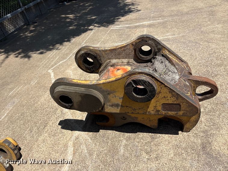 image for item EU5773 Caterpillar 390-1017 coupler