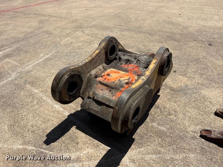 image for item EU5773 Caterpillar 390-1017 coupler