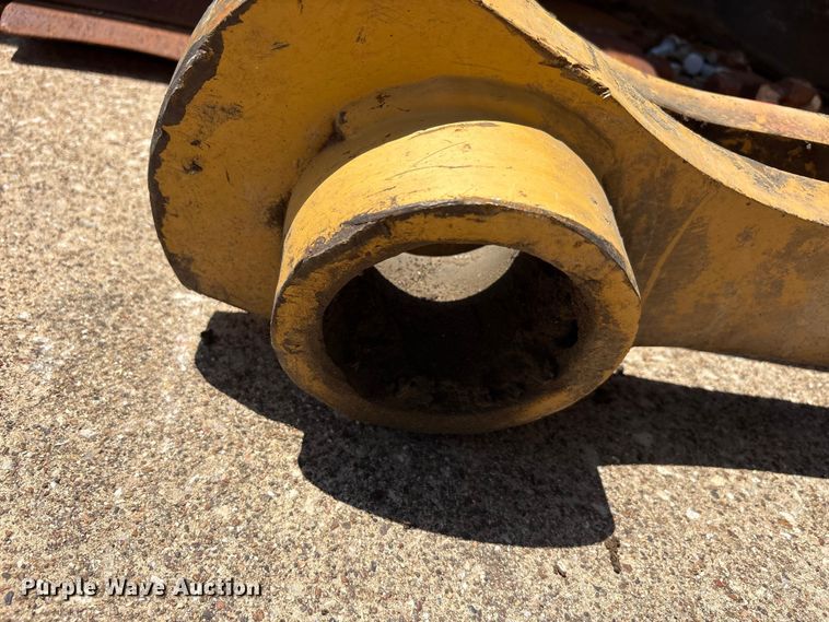 image for item EU5773 Caterpillar 390-1017 coupler