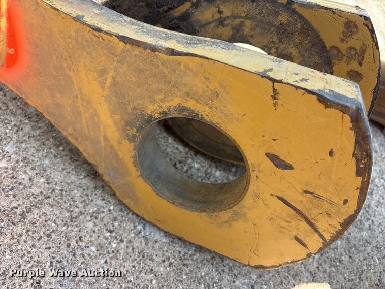 image for item EU5773 Caterpillar 390-1017 coupler