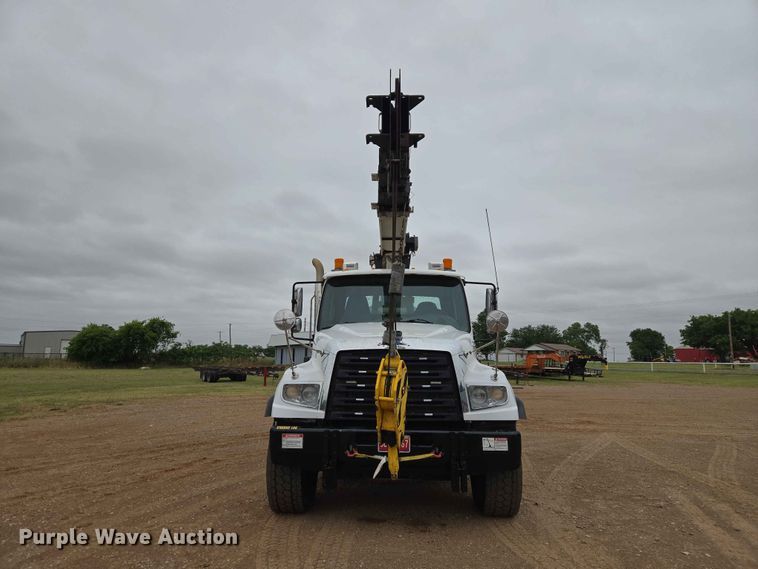 image for item EW0172 2017 Freightliner 114SD crane truck