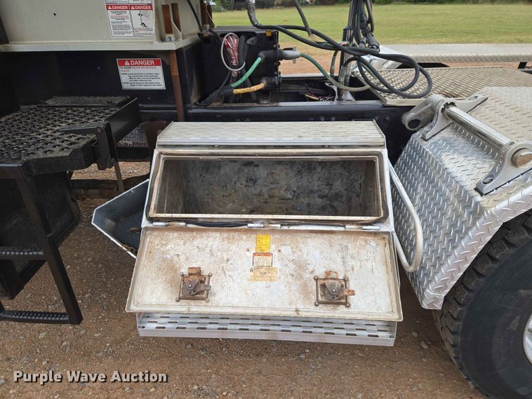 image for item EW0172 2017 Freightliner 114SD crane truck