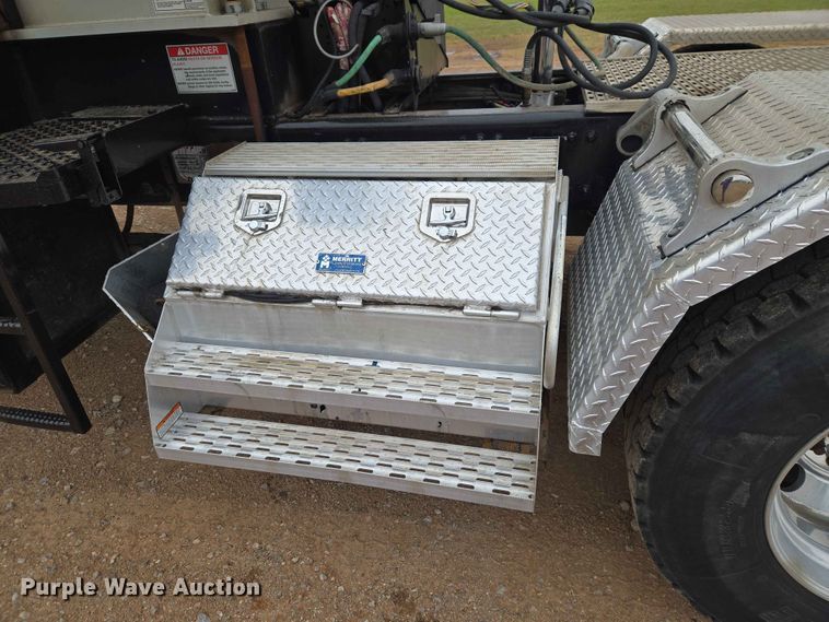 image for item EW0172 2017 Freightliner 114SD crane truck