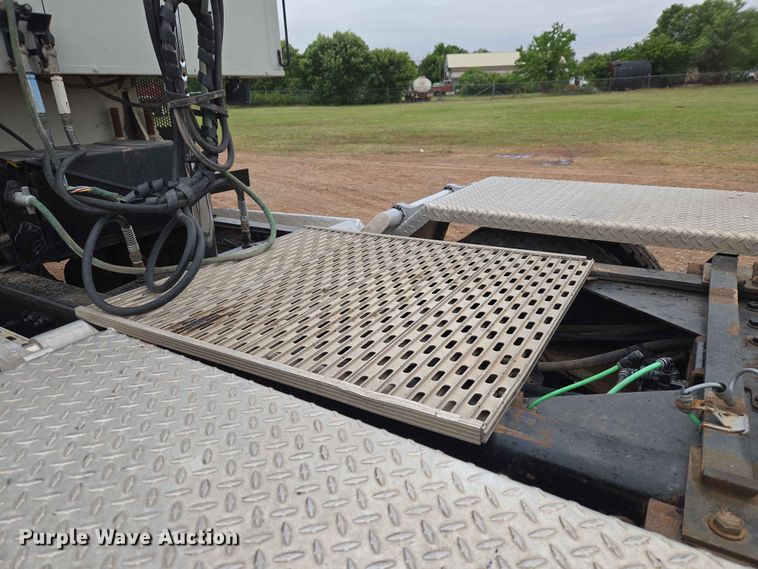 image for item EW0172 2017 Freightliner 114SD crane truck
