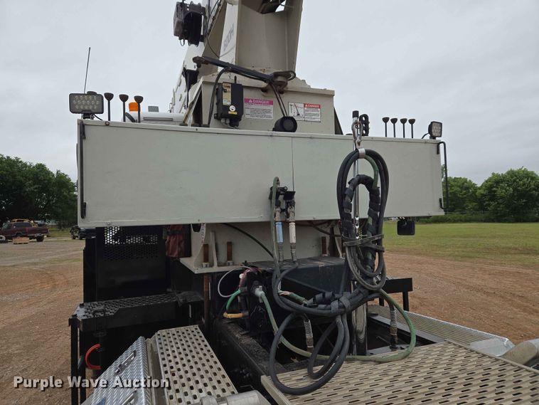 image for item EW0172 2017 Freightliner 114SD crane truck