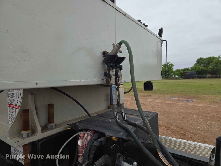 image for item EW0172 2017 Freightliner 114SD crane truck