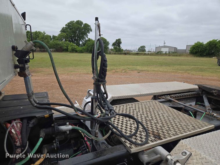 image for item EW0172 2017 Freightliner 114SD crane truck