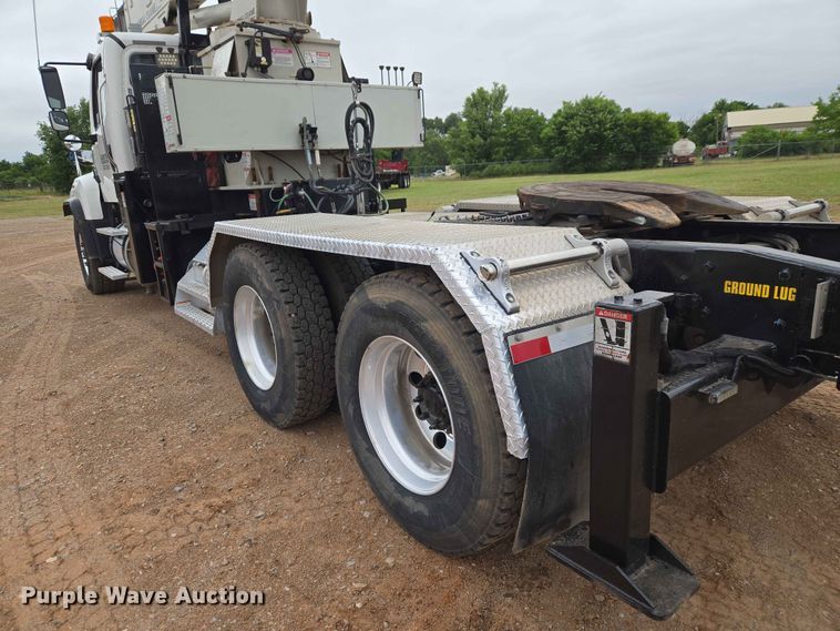 image for item EW0172 2017 Freightliner 114SD crane truck