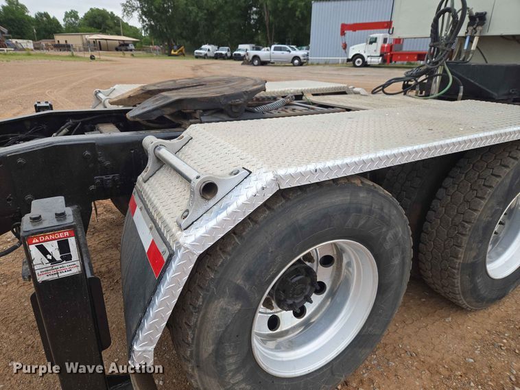 image for item EW0172 2017 Freightliner 114SD crane truck