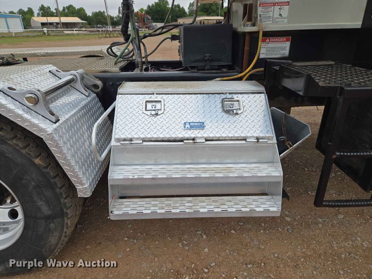 image for item EW0172 2017 Freightliner 114SD crane truck