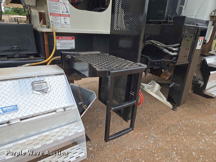 image for item EW0172 2017 Freightliner 114SD crane truck