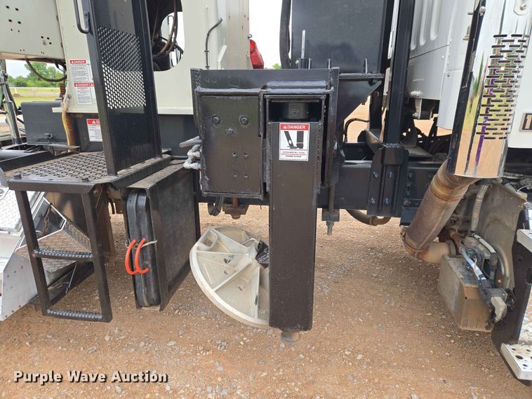 image for item EW0172 2017 Freightliner 114SD crane truck