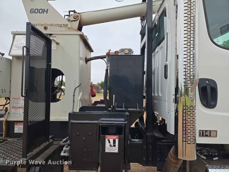 image for item EW0172 2017 Freightliner 114SD crane truck