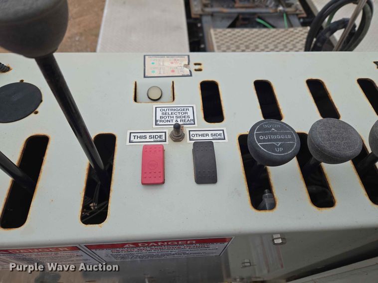 image for item EW0172 2017 Freightliner 114SD crane truck