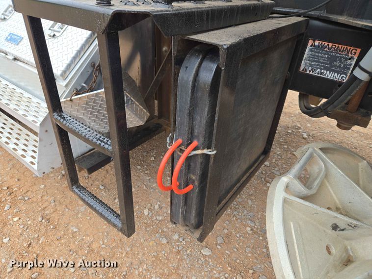 image for item EW0172 2017 Freightliner 114SD crane truck