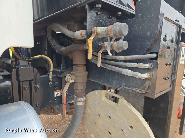 image for item EW0172 2017 Freightliner 114SD crane truck