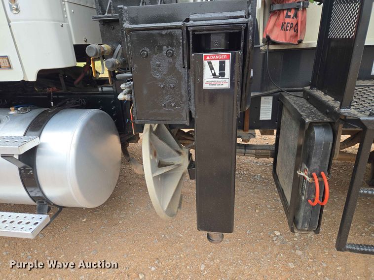 image for item EW0172 2017 Freightliner 114SD crane truck