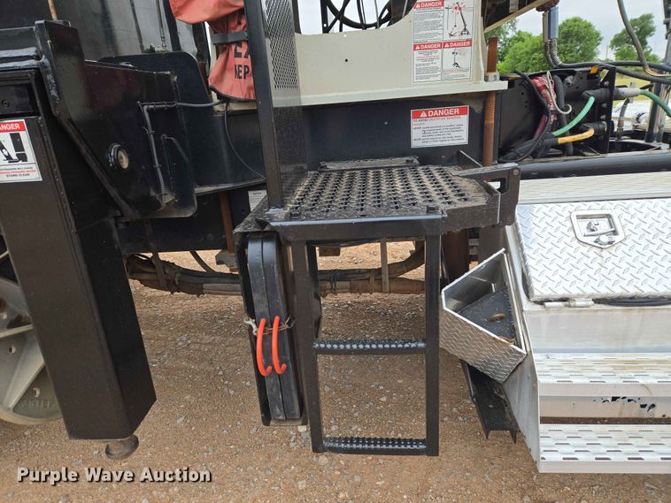 image for item EW0172 2017 Freightliner 114SD crane truck