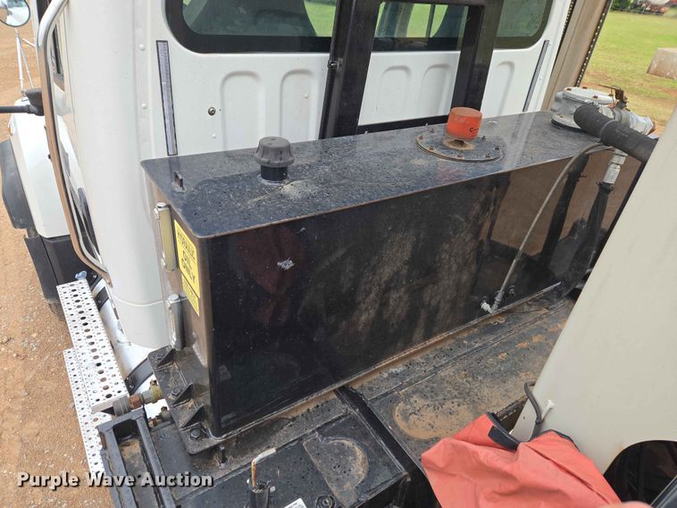 image for item EW0172 2017 Freightliner 114SD crane truck