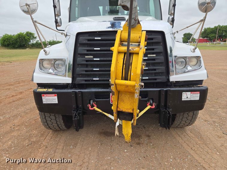 image for item EW0172 2017 Freightliner 114SD crane truck