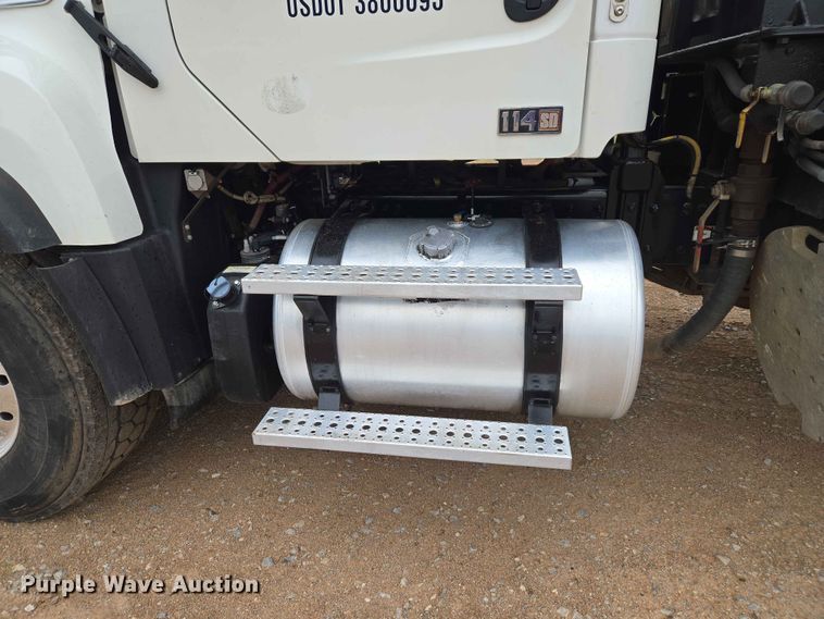 image for item EW0172 2017 Freightliner 114SD crane truck