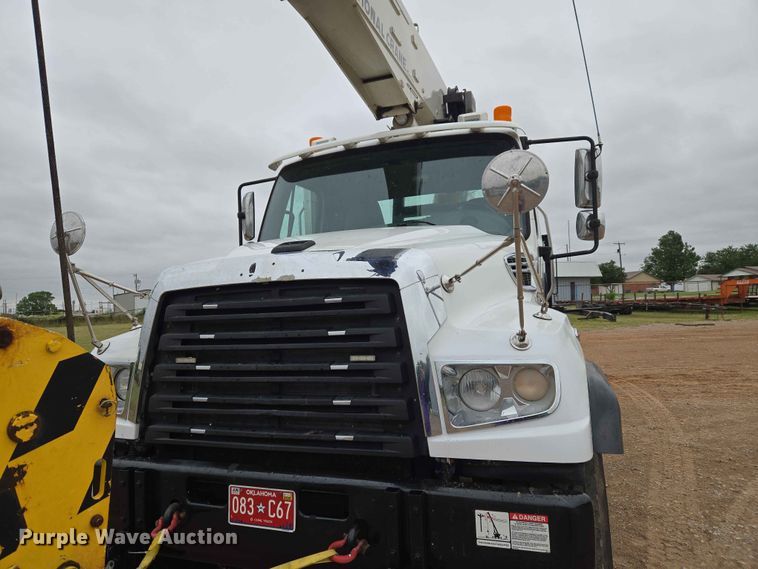 image for item EW0172 2017 Freightliner 114SD crane truck