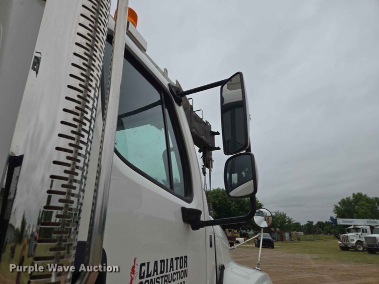 image for item EW0172 2017 Freightliner 114SD crane truck