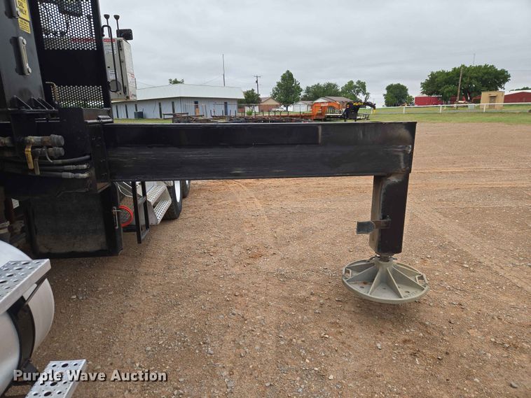 image for item EW0172 2017 Freightliner 114SD crane truck