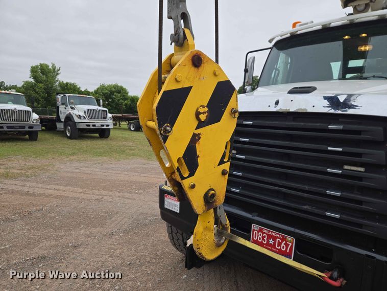 image for item EW0172 2017 Freightliner 114SD crane truck
