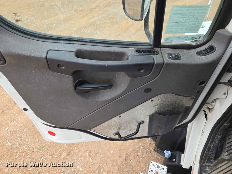 image for item EW0172 2017 Freightliner 114SD crane truck