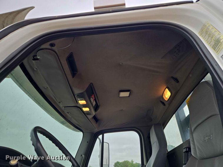 image for item EW0172 2017 Freightliner 114SD crane truck