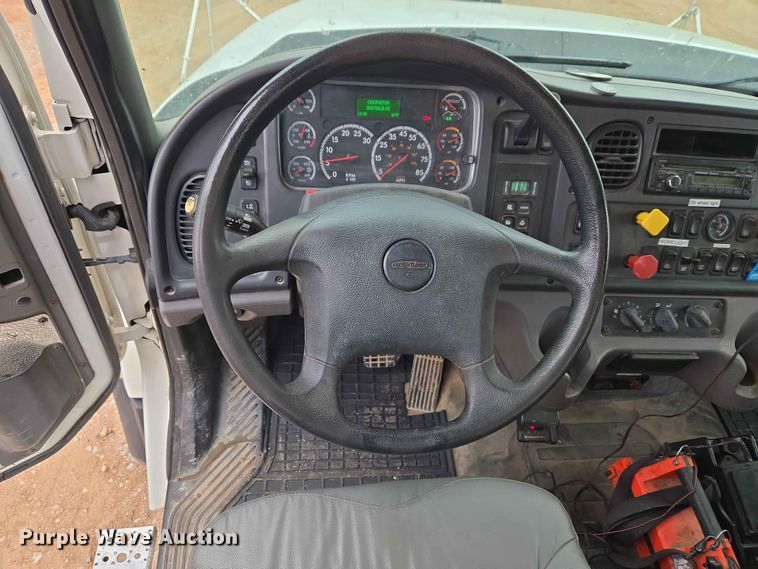 image for item EW0172 2017 Freightliner 114SD crane truck